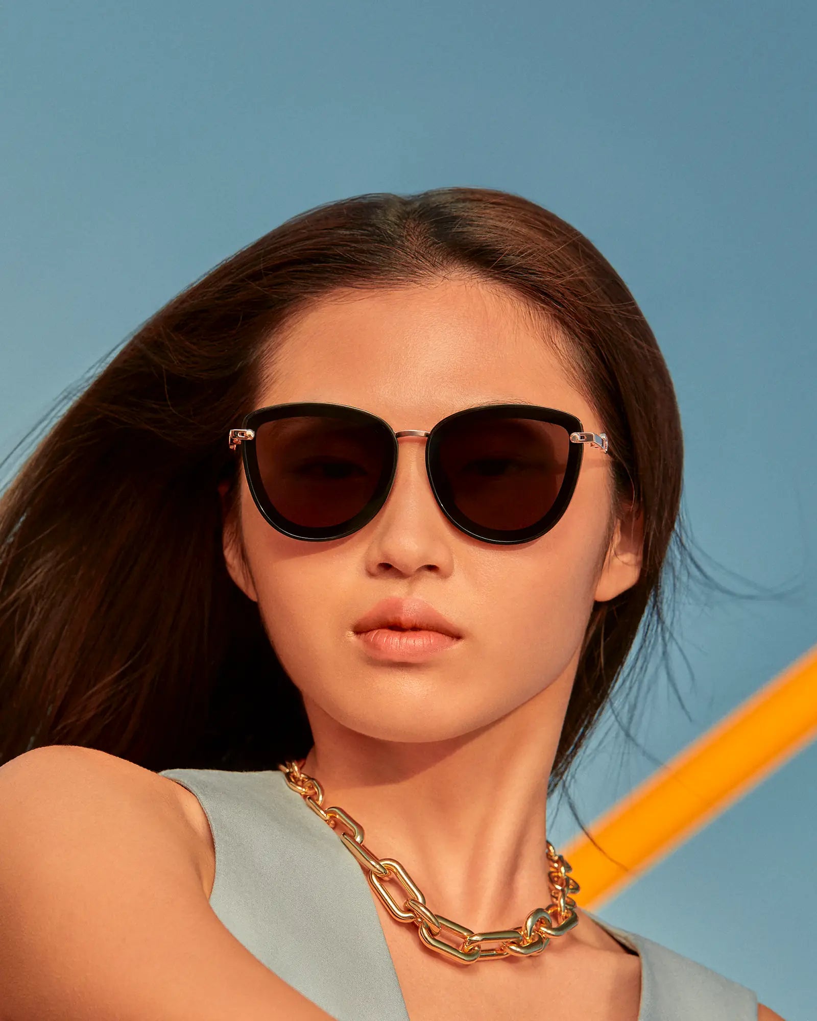 Woman wearing Sweet Pain JULIA G1 sunglasses in graphite, editorial campaign shot