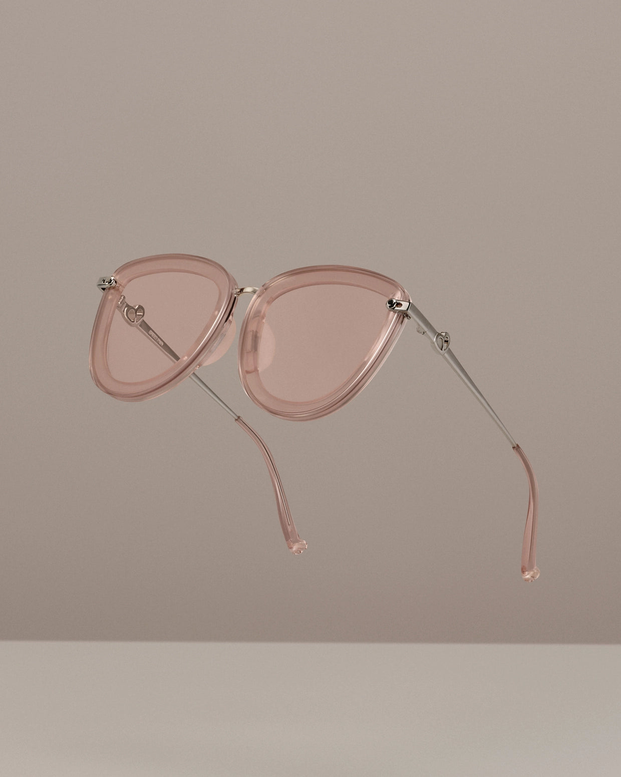 Julia R1 Sunglasses – Elegant Cat-Eye Design