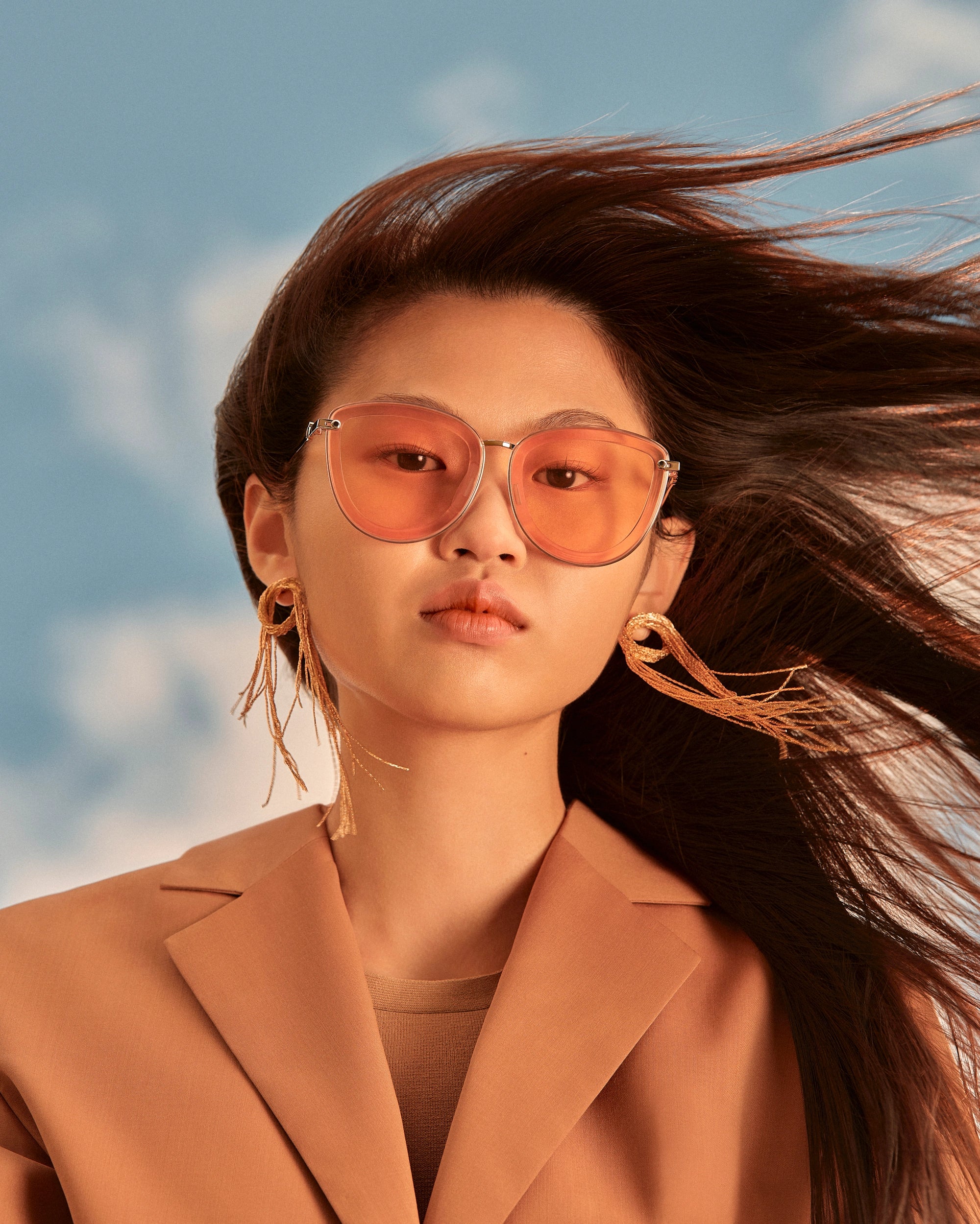 Banner image featuring JULIA sunglasses, predominantly constructed with metal. Offering a distinct and elegant style, Julia provides a premium feel with a slightly heavier weight, making it ideal for special occasions rather than extended everyday wear.