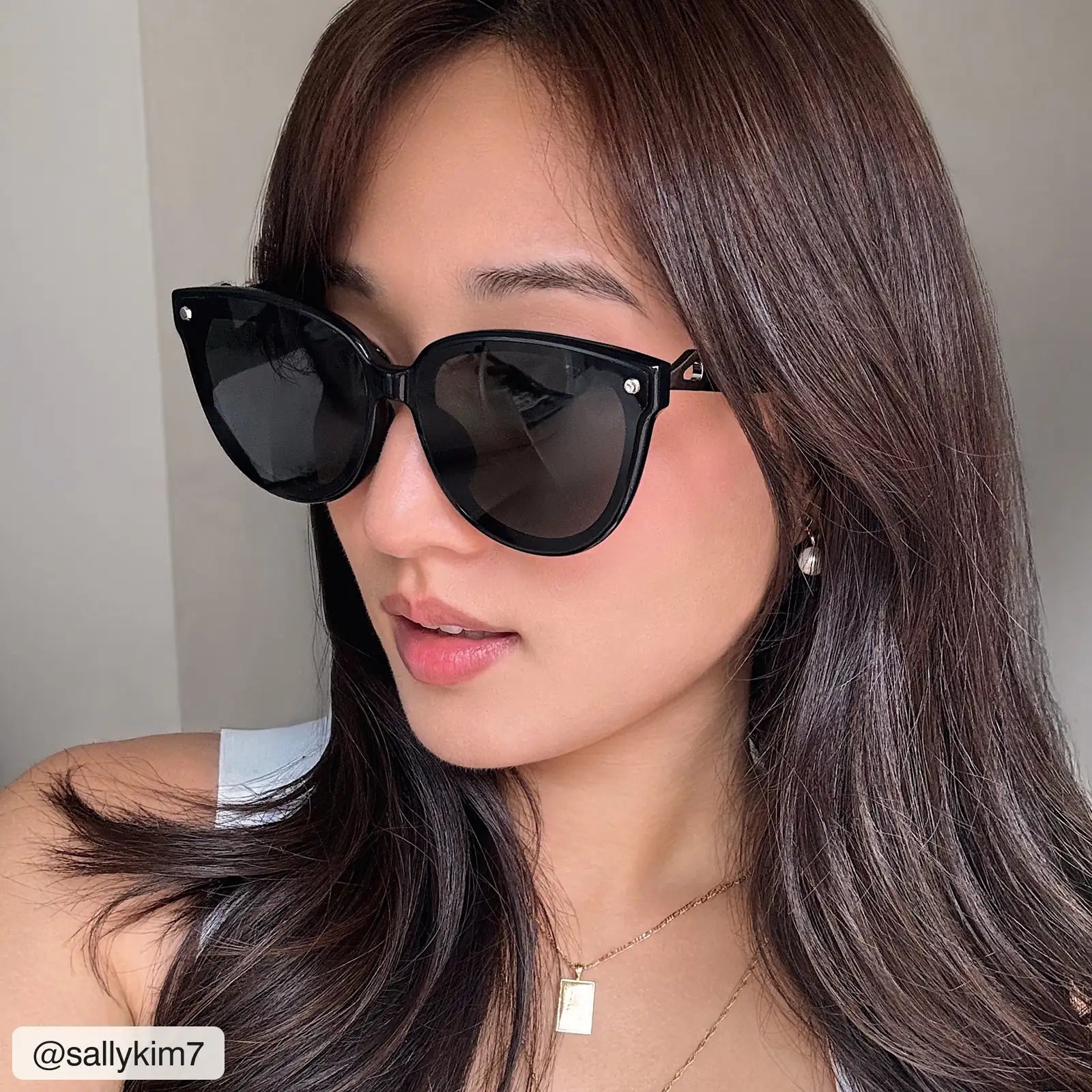 @sallykim7 wearing Sweet Pain NANA G1 sunglasses in graphite, indoor selfie