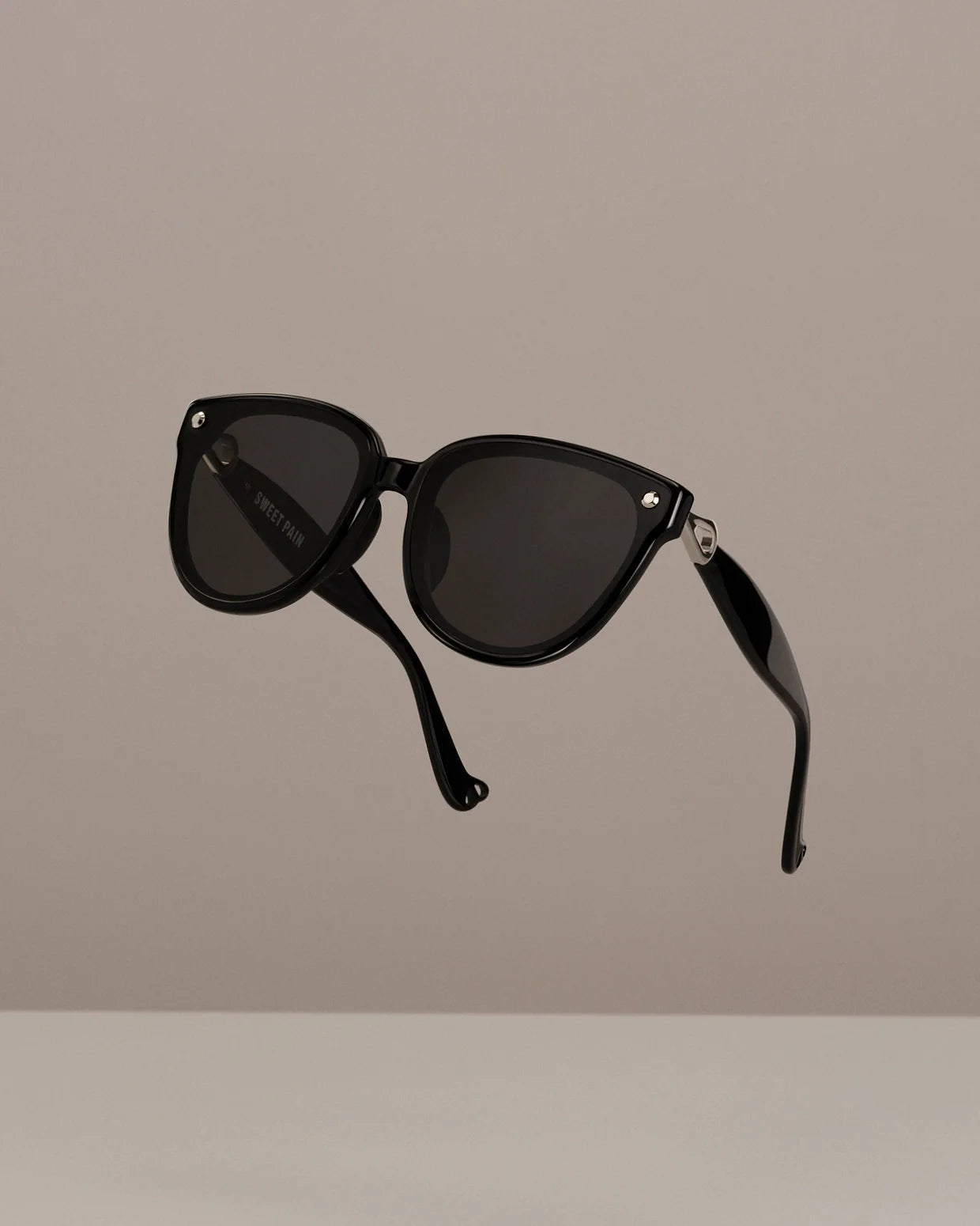 Nana G1 Sunglasses – Subtle Cat-Eye Silhouette