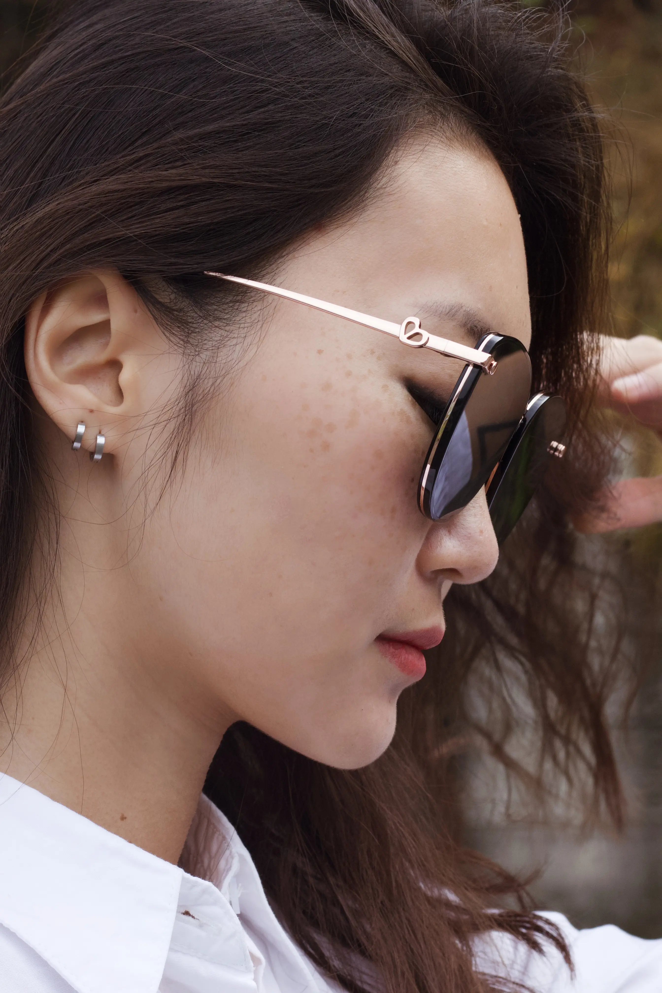 Confident Woman Wearing Julia Sunglasses – Showcasing the premium quality of the sunglasses' hinge
